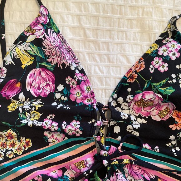 Kenneth Cole Reaction Women's One Piece Swimsuit -EUC - Picture 4 of 7